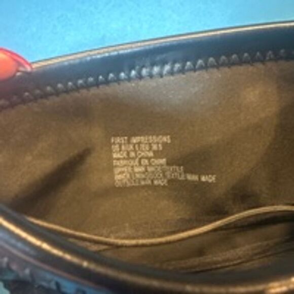 Stunning pair of Suede First Impressions thigh high Boots Size 8 Black - Picture 3 of 3